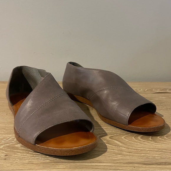 Sole Society Shoes - Sole Society Open-Sided Colvan Flats - Titanium Anzio - Size 9M